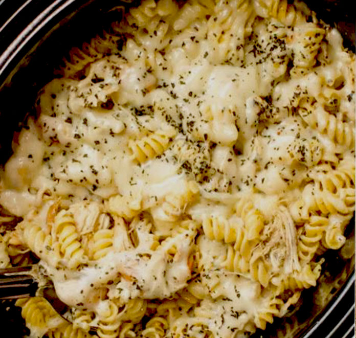 Slow Cooker Pesto Mozzarella Chicken Pasta